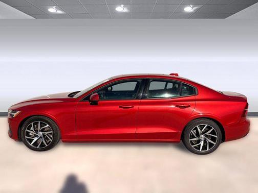 2019 Volvo S60 T6 Momentum