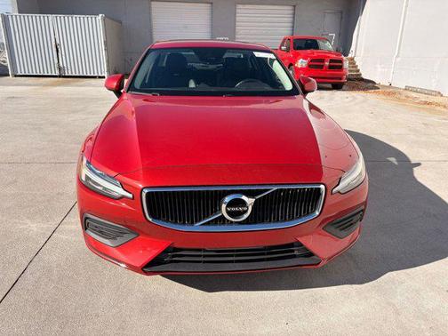 2019 Volvo S60 T6 Momentum