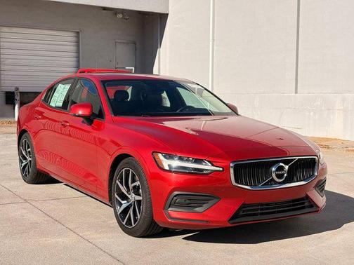 2019 Volvo S60 T6 Momentum