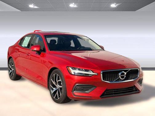 2019 Volvo S60 T6 Momentum