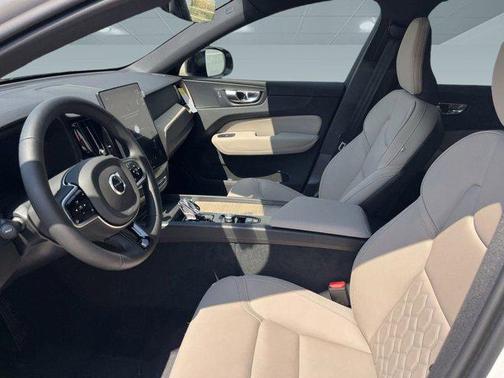 2026 Volvo XC60 B5 Core