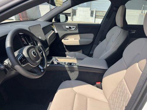 2026 Volvo XC60 B5 Core