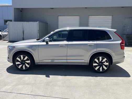 2024 Volvo XC90 Recharge Plug-In Hybrid T8 Plus Bright Theme 7-Seater