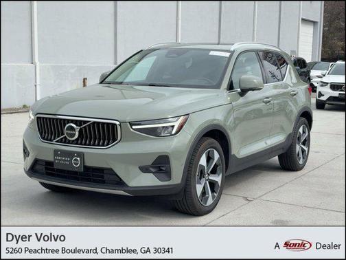 2025 Volvo XC40 B5 Plus Bright Theme