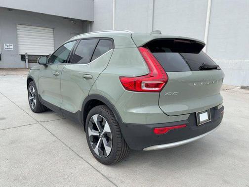 2025 Volvo XC40 B5 Plus Bright Theme