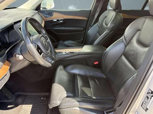 Bright Silver Metallic 2019 Volvo XC90 T6 Inscription