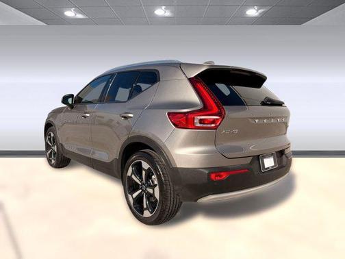 2022 Volvo XC40 T4 Momentum