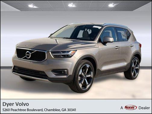 2022 Volvo XC40 T4 Momentum