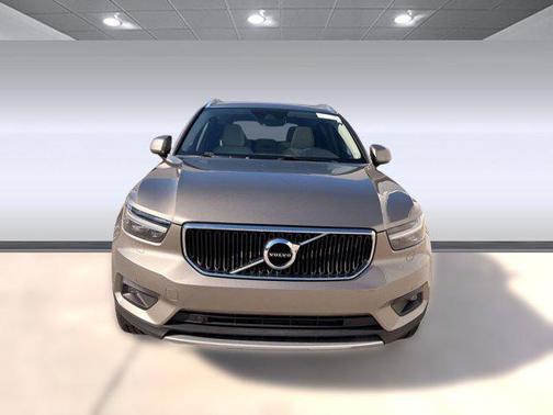 2022 Volvo XC40 T4 Momentum