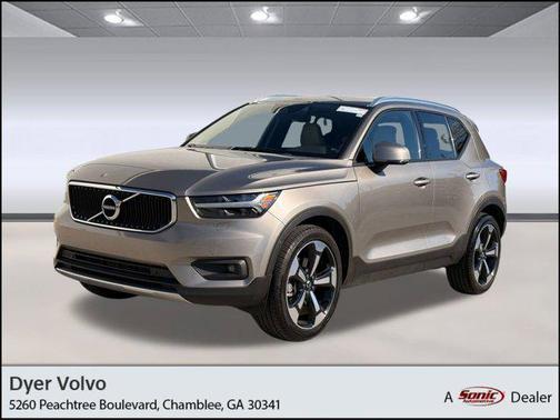 2022 Volvo XC40 T4 Momentum