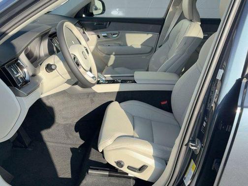 2026 Volvo XC90 B6 Ultra Dark Theme 7-Seater