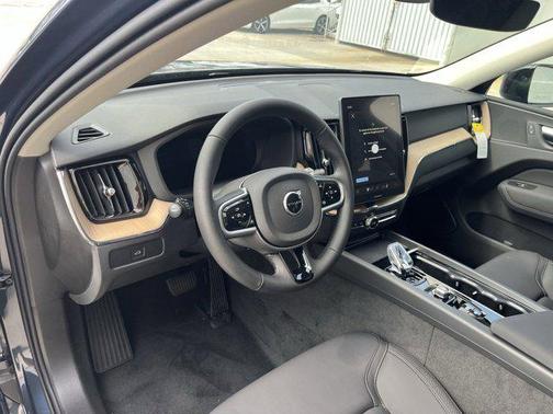 2026 Volvo XC60 B5 Core