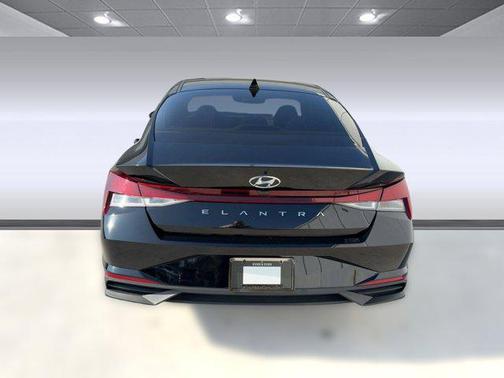 2023 Hyundai ELANTRA SE