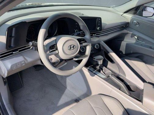 2023 Hyundai ELANTRA SE