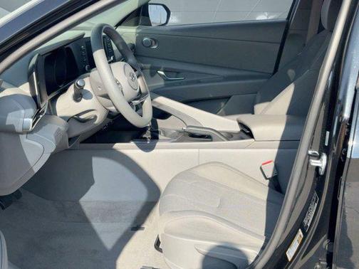 2023 Hyundai ELANTRA SE