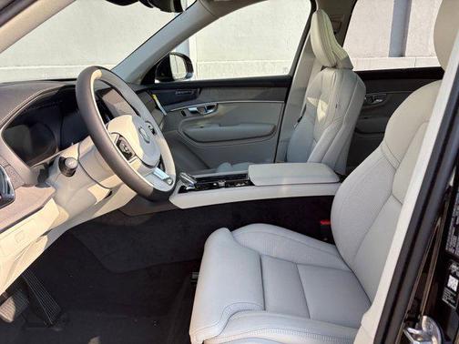 2026 Volvo XC90 B5 Ultra 7-Seater