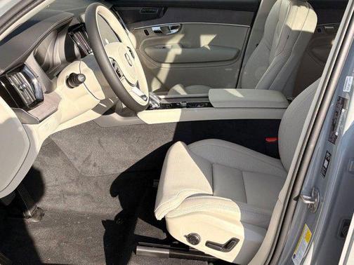 2026 Volvo XC90 Ultra, B6 AWD Gas (mild hybrid), Gasoline, Bright, 7 Seats