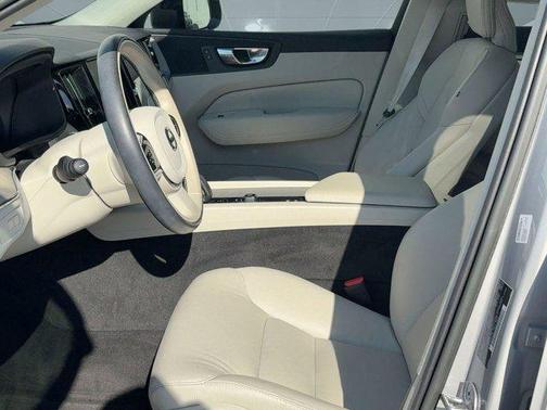 2023 Volvo XC60 Recharge Plug-In Hybrid T8 Plus Dark Theme