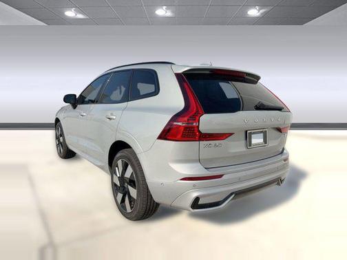 2023 Volvo XC60 Recharge Plug-In Hybrid T8 Plus Dark Theme