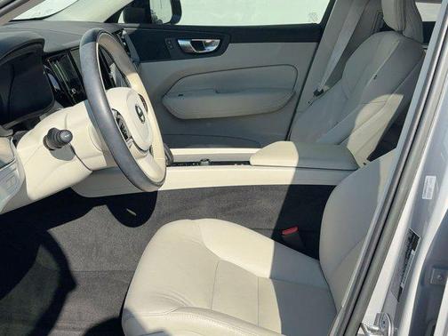 2023 Volvo XC60 Recharge Plug-In Hybrid T8 Plus Dark Theme