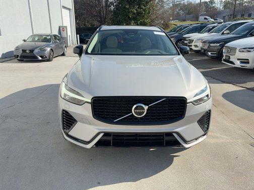 2023 Volvo XC60 Recharge Plug-In Hybrid T8 Plus Dark Theme