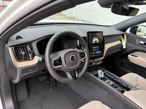 2026 Volvo XC60 B5 Plus