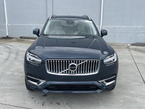 2024 Volvo XC90 B5 Plus Bright Theme