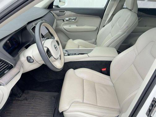 2023 Volvo XC90 B6 Ultimate 6-Seater