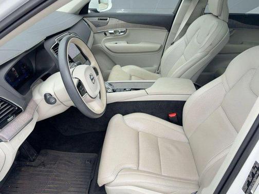 2023 Volvo XC90 B6 Ultimate 6-Seater