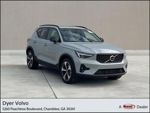 2025 Volvo XC40 B5 Plus Dark Theme