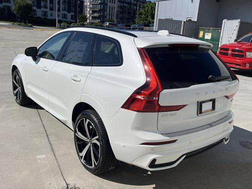 2025 Volvo XC60 Plug-In Hybrid T8 Ultra