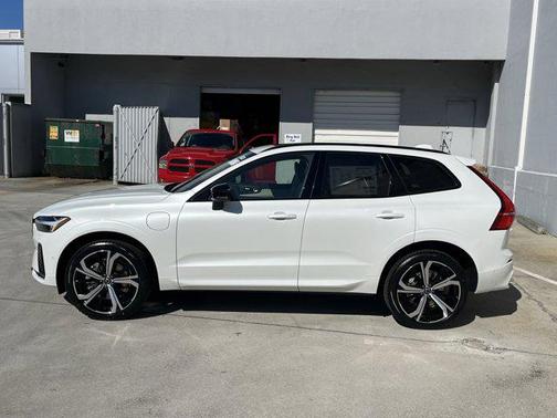 2025 Volvo XC60 Plug-In Hybrid T8 Ultra