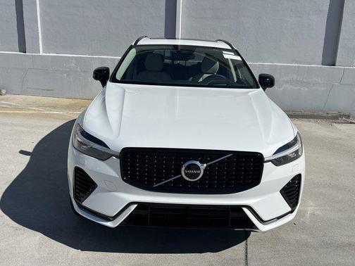 2025 Volvo XC60 Plug-In Hybrid T8 Ultra