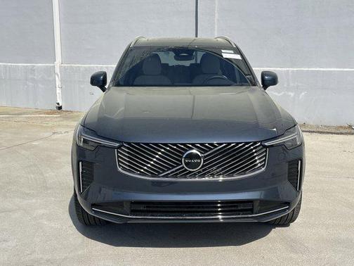 2025 Volvo XC90 B5 Core