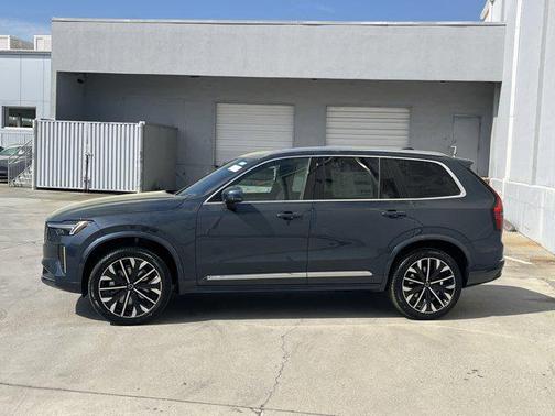 2025 Volvo XC90 B5 Core