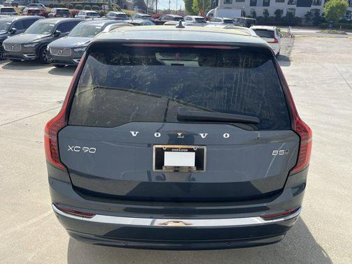 2025 Volvo XC90 B5 Core
