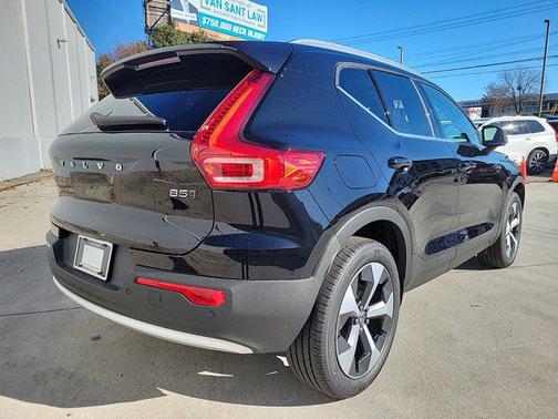 2025 Volvo XC40 B5 Core Bright Theme