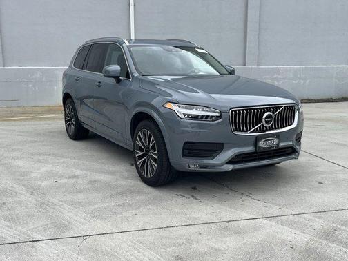 2022 Volvo XC90 T6 Momentum