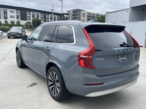 2022 Volvo XC90 T6 Momentum