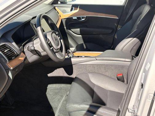 2024 Volvo XC90 B5 Plus Bright Theme
