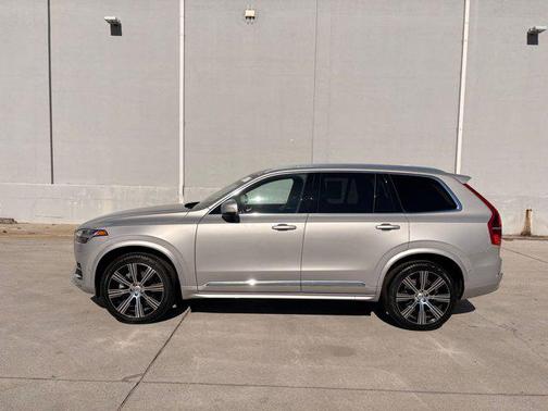 2024 Volvo XC90 B5 Plus Bright Theme