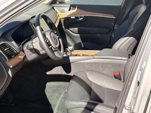 2024 Volvo XC90 B5 Plus Bright Theme