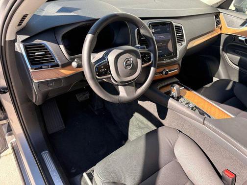 2024 Volvo XC90 B5 Plus Bright Theme