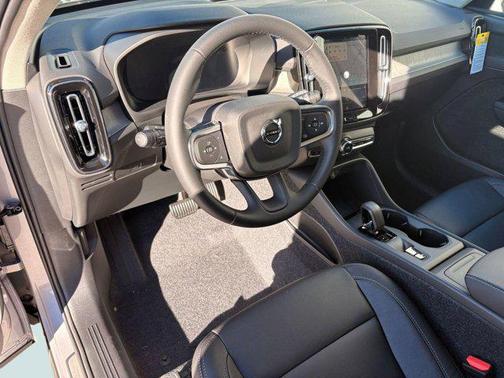 Aurora Silver 2026 Volvo XC40 Core, B5 AWD Gas (mild hybrid), Dark