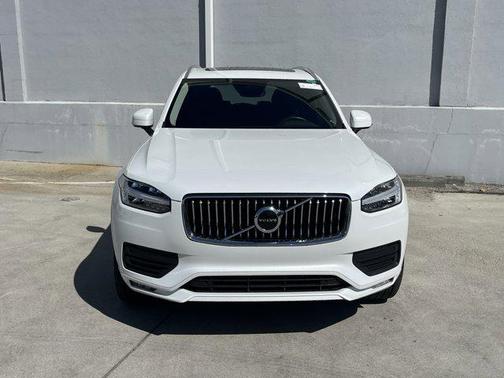 2022 Volvo XC90 T6 Momentum