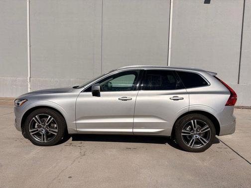 2018 Volvo XC60 T5 Momentum