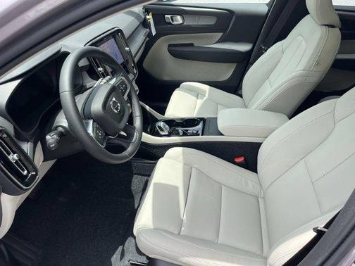 2026 Volvo XC40 B5 Plus