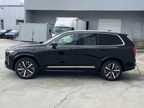 2025 Volvo XC90 B6 Core