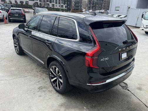 2025 Volvo XC90 B6 Core