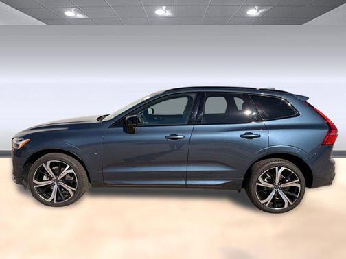 2024 Volvo XC60 B5 Ultimate Dark Theme
